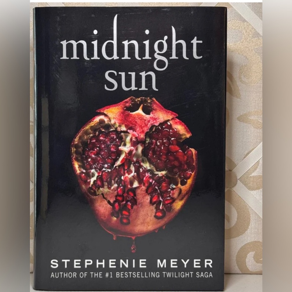 Midnight Sun hardcover twilight Book by Stephenie Meyer